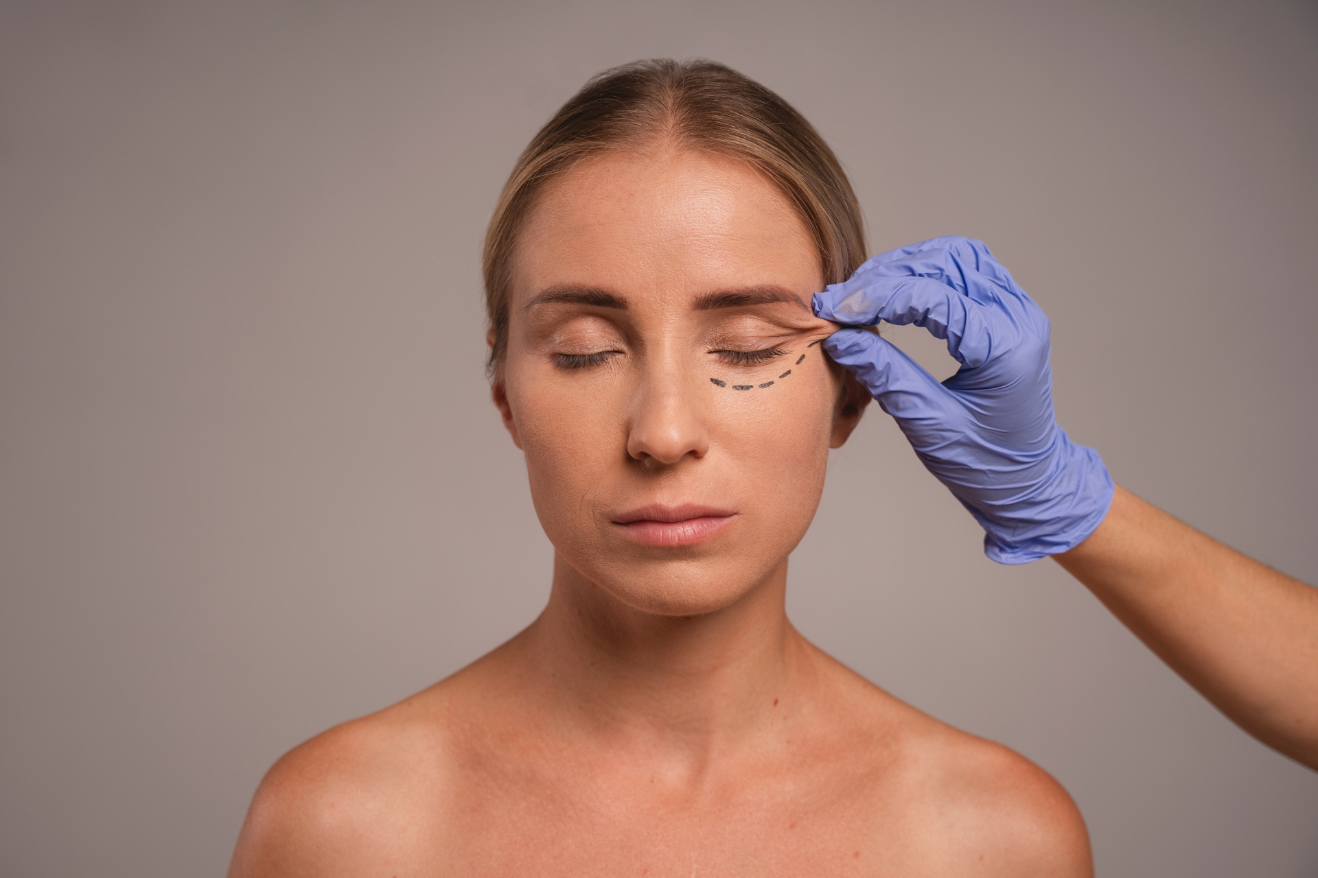 Blefaroplastyka – jakie problemy funkcjonalne może rozwiązać operacja powiek?