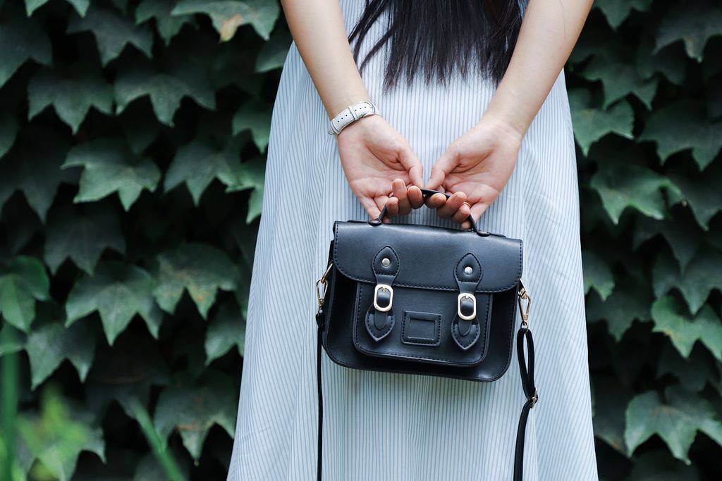 Torebka crossbody – jak wybrać wygodny model na co dzień?